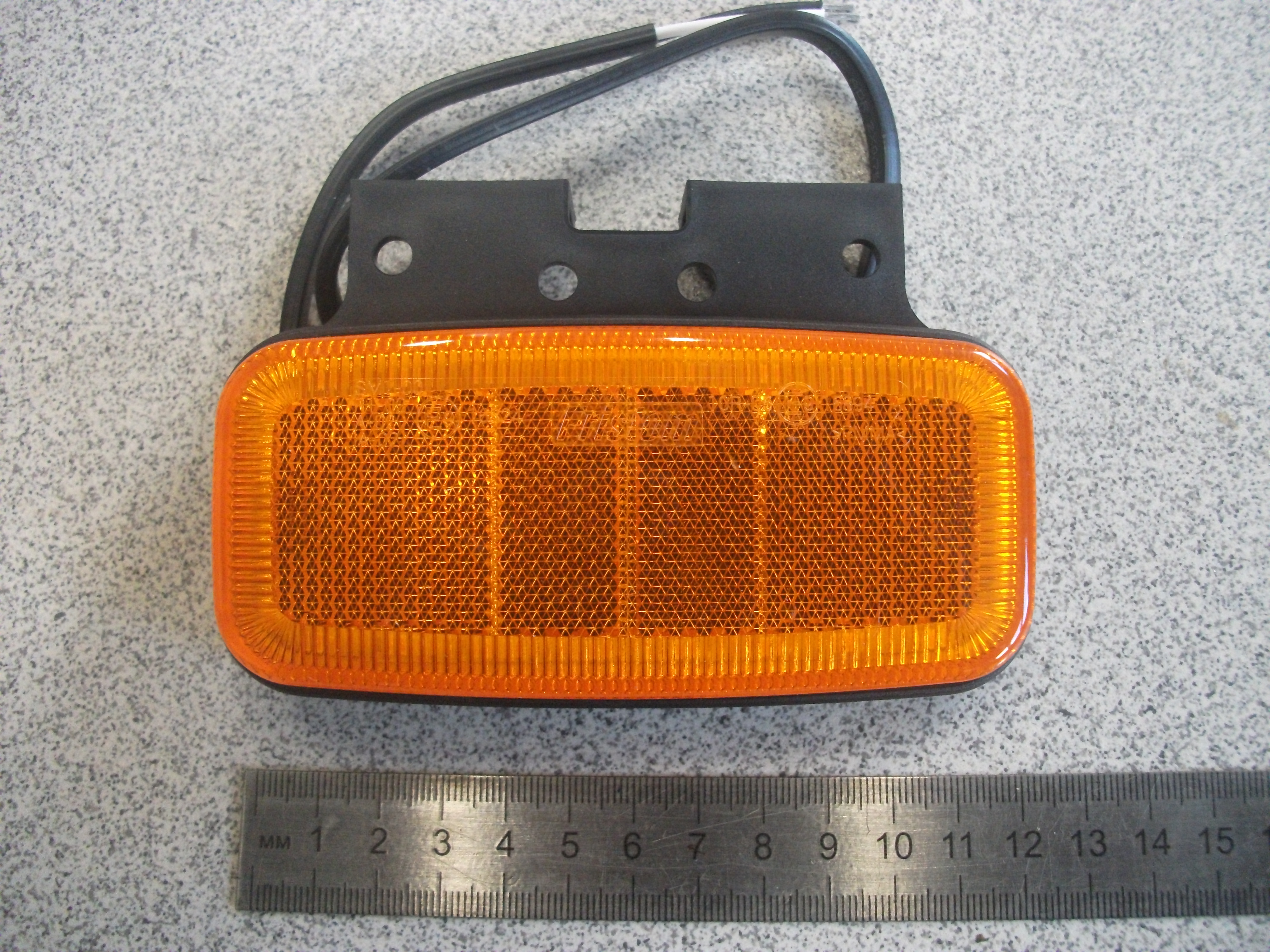 Фонарь   Габаритный  контурный   диодный   ЖЕЛТЫЙ   FRISTOM  12-30v   FT075ZKLED  с кронштейном