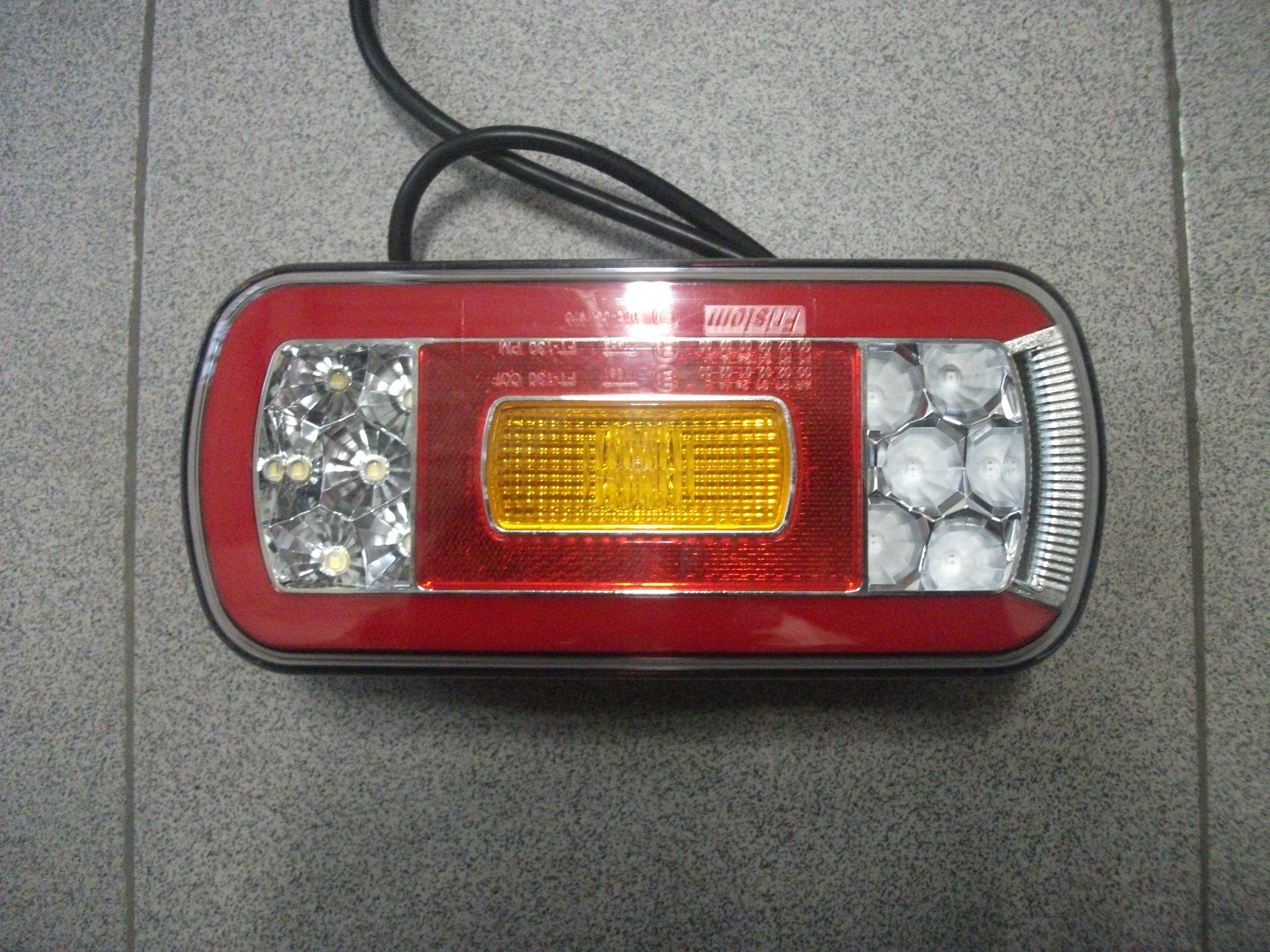Фонарь задний  LED с кабелем универсальный    FRISTOM   12V/24V  задний ход