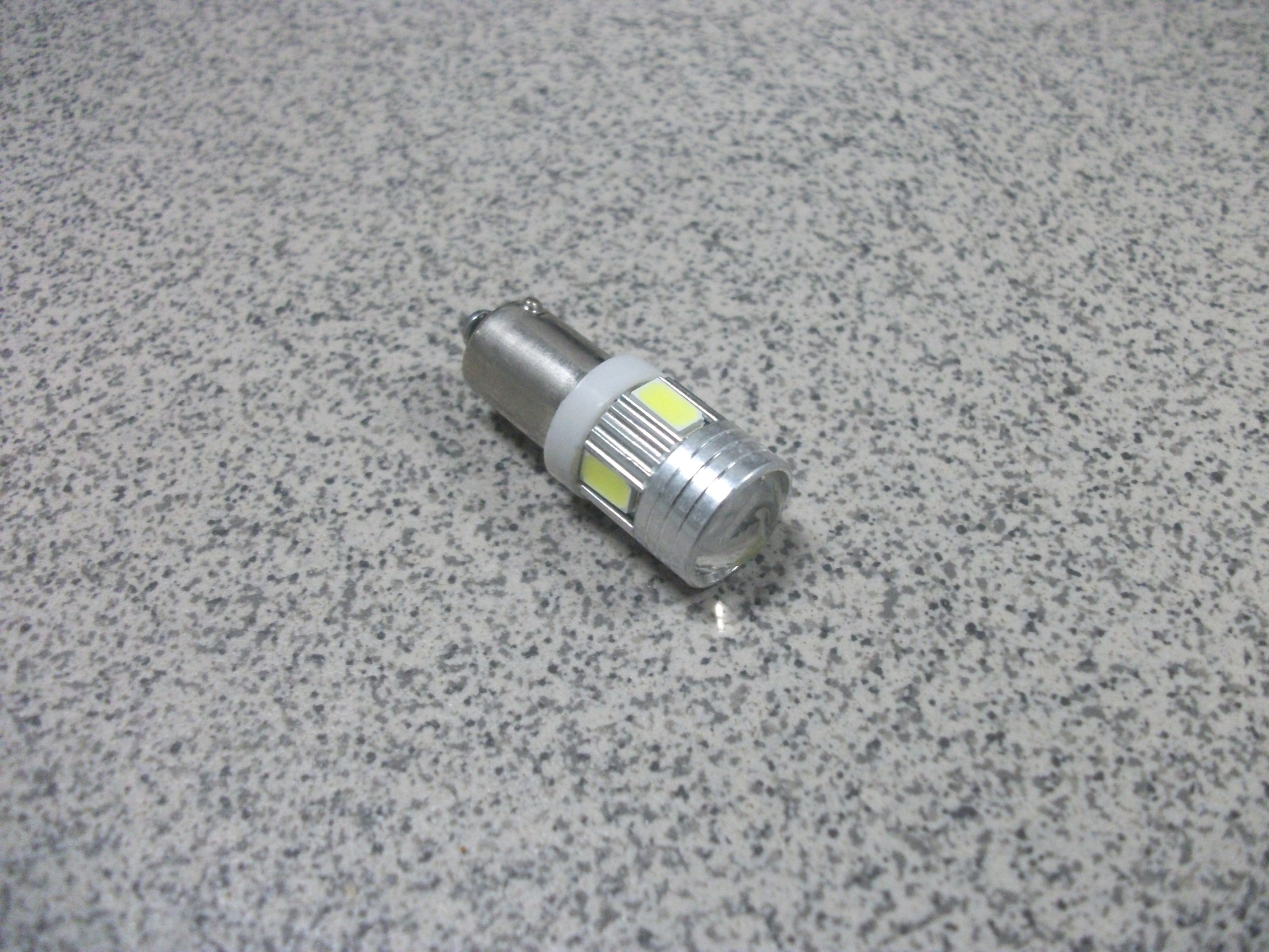 T 8 Светодиод  4 SMD + 2 SMD  +  линза   X0099