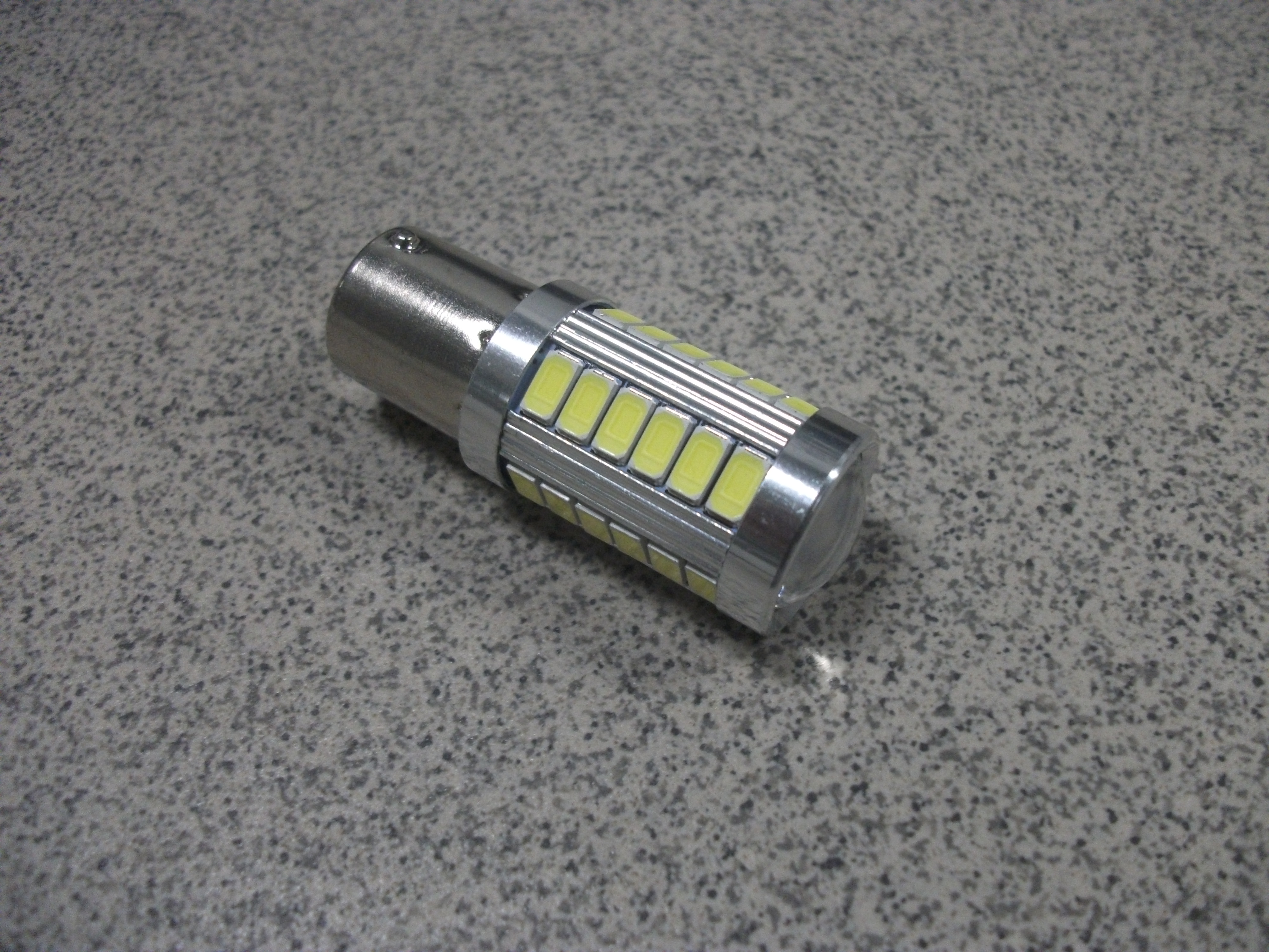 S 25 Светодиод  1-но контактный  33 SMD + линза 3 SMD   СМЕЩЕННАЯ