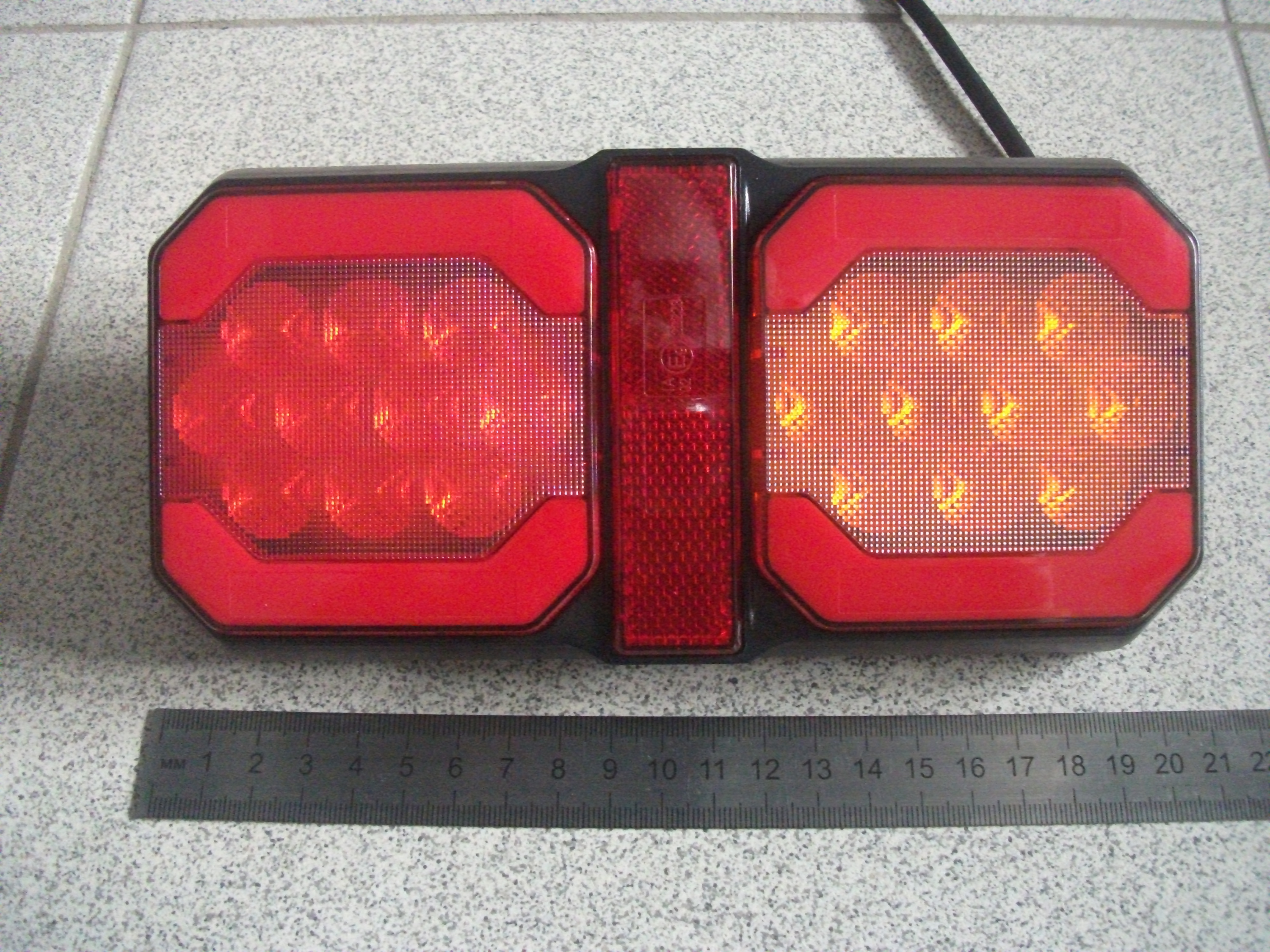 Фонарь задний  LED  универсальный  21 см 10-32V   SST-209105PSDRX-U