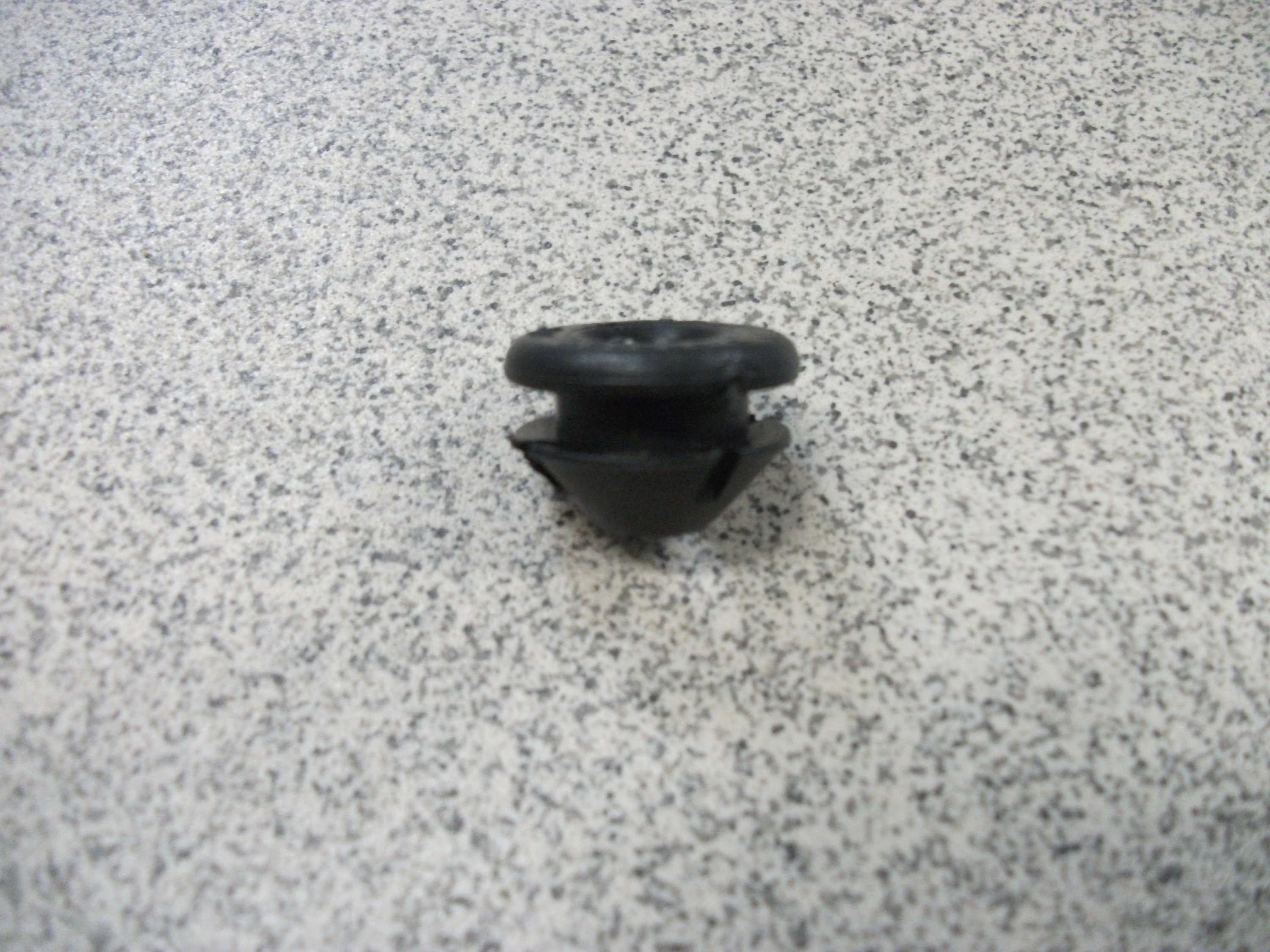 Втулка упора капота     2170