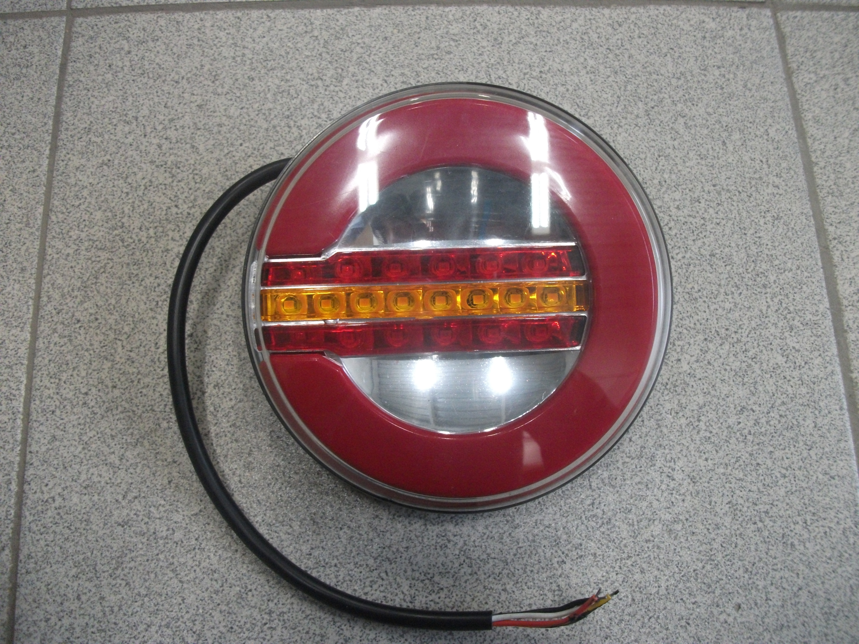 Фонарь задний  LED универсальный 12-24V  круглый   неоновый с бегущим поворотником