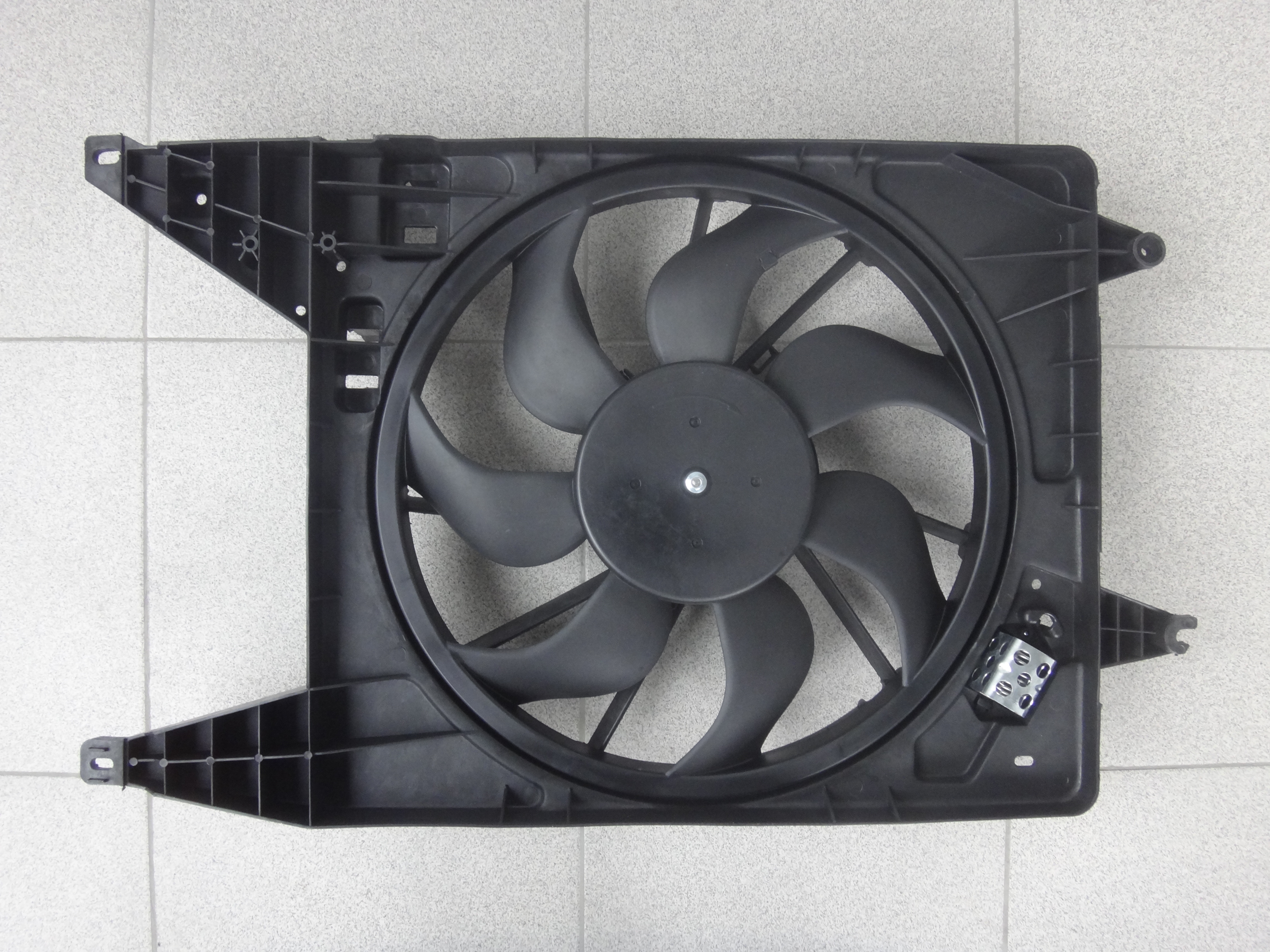 Вентилятор  Охлаждения  LARGUS   С Диффузором  (А/С)  н/о (LUZAR)   LFc 0966   