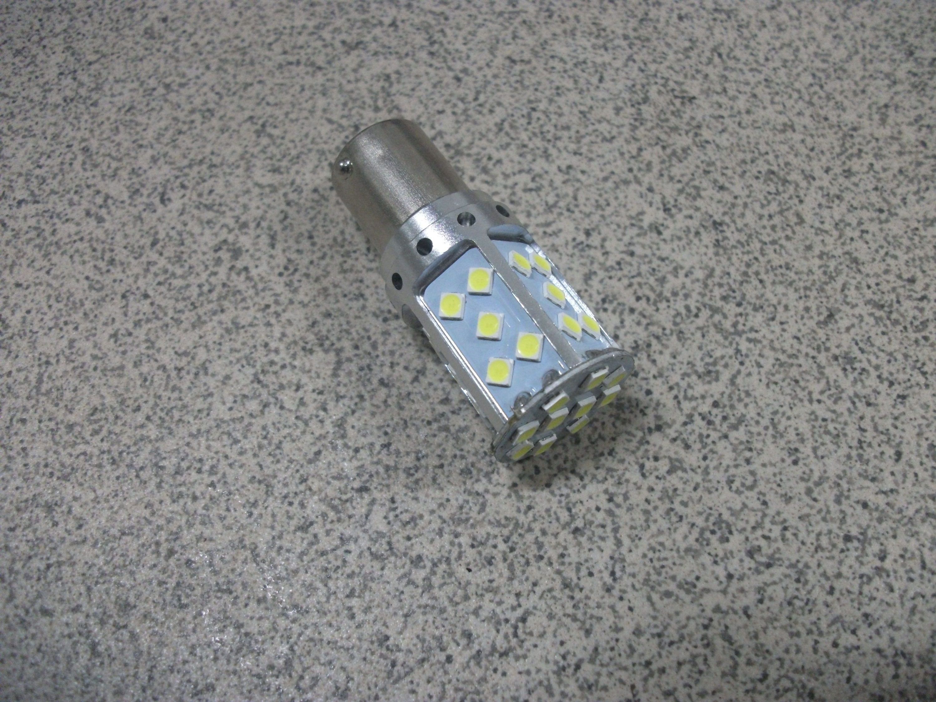 S 25 Светодиод  1-но контактный  25 SMD + 10 SMD  кридиоды   12-24V